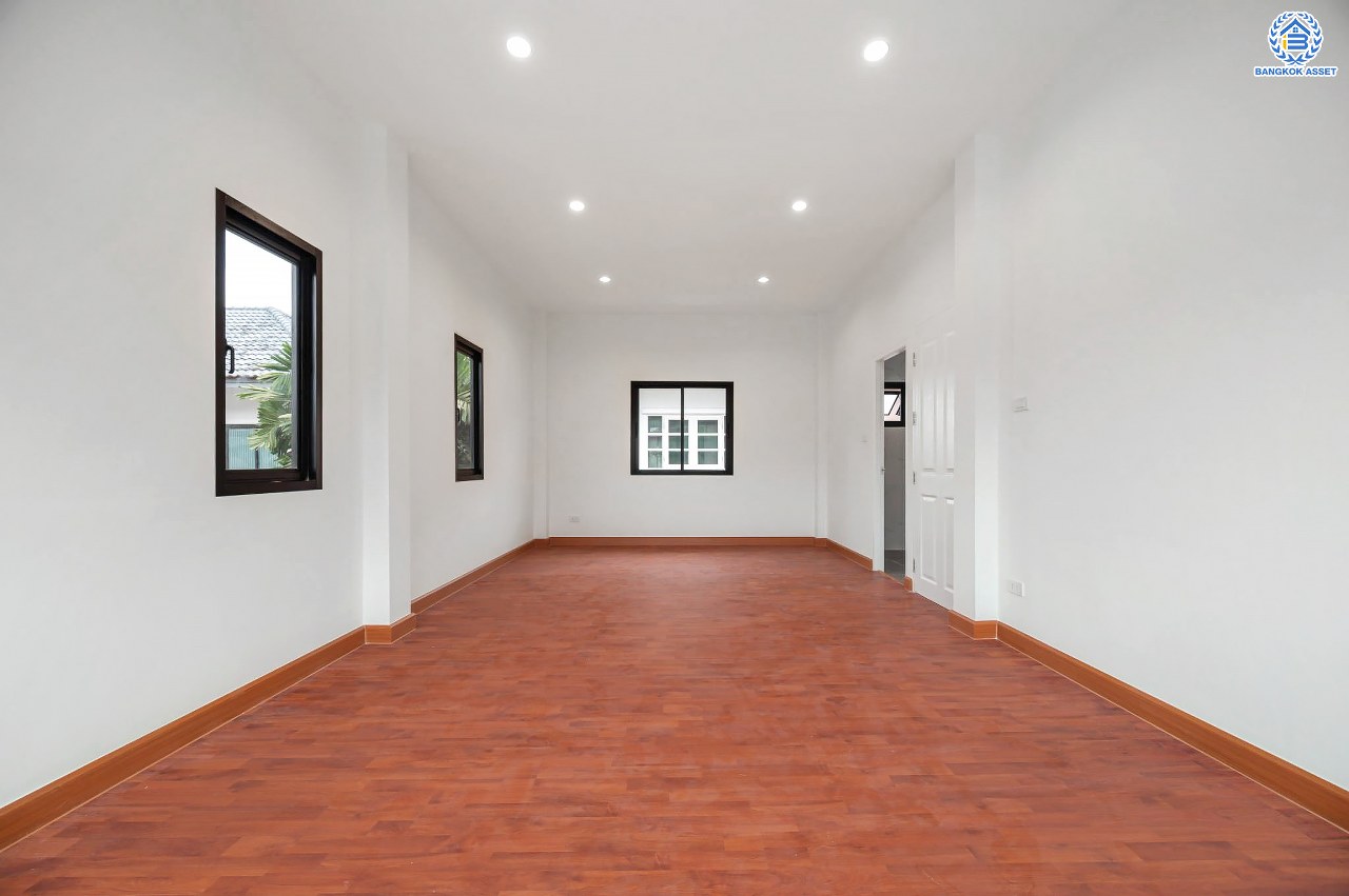 บ้านมือสองตกแต่งใหม่ โครงการ รติรมย์ 2 ราชพฤกษ์-กาญจนาภิเษก ซ.สวนผัก32 บ้านดีไซน์สวยพร้อมอยู่ เนื้อที่ 60 ตร.ว. ฟังก์ชัน 3 ห้องนอน 2 ห้องน้ำ 2 ที่จอดรถ บนทำเลศักยภาพ เชื่อมต่อหลายเส้นทางหลัก ใกล้ทางด่วน "ศรีรัช" และแหล่ง Community Mall ชั้นนำมากมาย